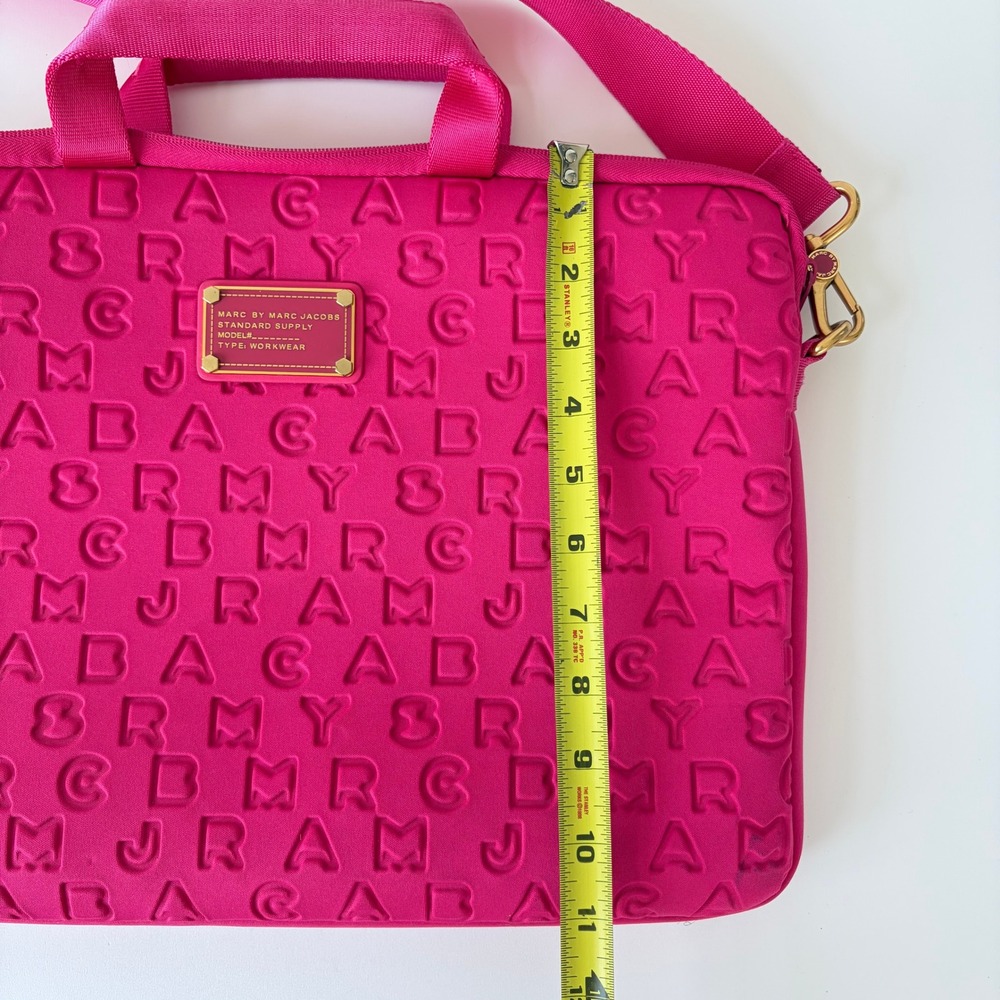 Marc by Marc Jacobs Jumbled Logo Neoprene Laptop Bag Hot Pink Gold Hardware - Picture 11 of 11